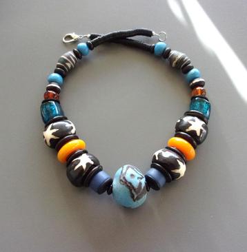 Afrikaanse ketting in blauw en honing, ruilkralen, batik bot beschikbaar voor biedingen