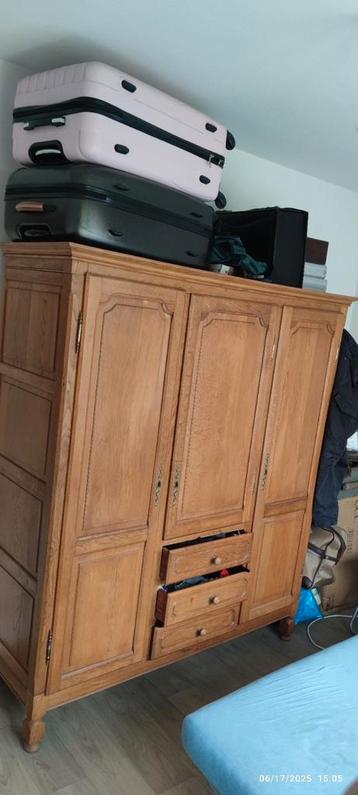 Houten kast  beschikbaar voor biedingen