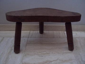 Retro eiken bankje / bijzettafeltje beschikbaar voor biedingen