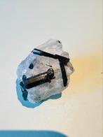 Ruwe toermalijn op kwarts, Verzamelen, Mineralen en Fossielen, Ophalen of Verzenden, Mineraal