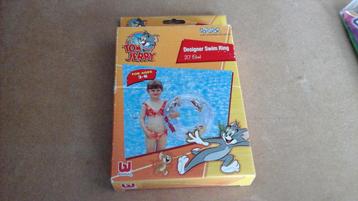  Bouée Tom et Jerry âge 3 à 6 ans ou main gonflable beschikbaar voor biedingen