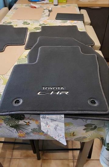Tapis de sol : voiture CH-R Toyota 
