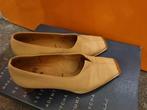 Crèmekleurige en beige pumps, schoenen maat 38, Kleding | Dames, Schoenen, Pumps, Beige, Ophalen of Verzenden, Zo goed als nieuw