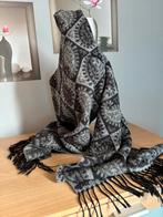 Sjaal, Kleding | Dames, Mutsen, Sjaals en Handschoenen, Maat 38/40 (M), Ophalen of Verzenden, Sjaal, Gedragen