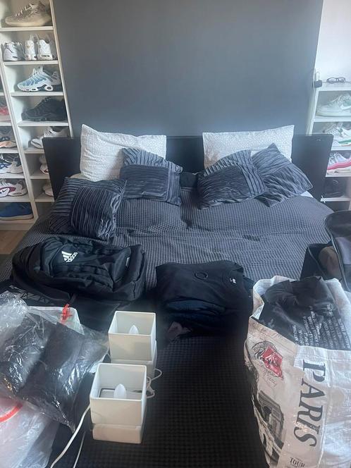 IKEA bed, dressoir en 2 nachtkastjes te koop, Huis en Inrichting, Slaapkamer | Nachtkastjes, Gebruikt