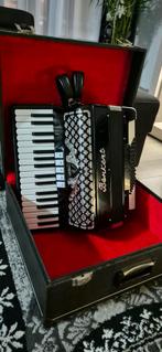 L'accordéon italien Benkert Guerrini est nouveau, Musique & Instruments, Comme neuf, Autres marques, 72 basses, Accordéon à touches
