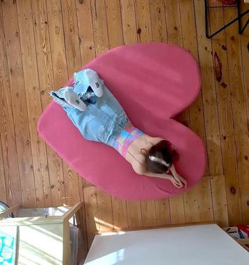 Handmade heart shape sofa pink beschikbaar voor biedingen