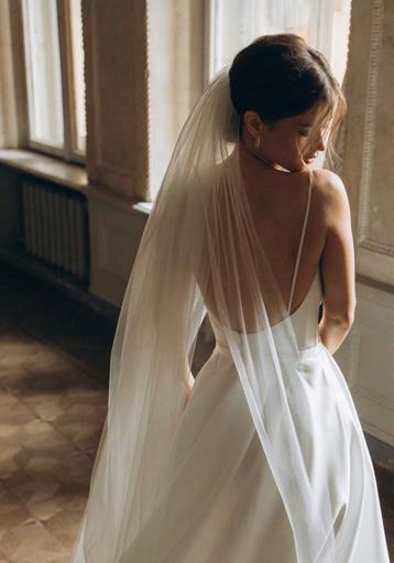 trouwjurk beschikbaar voor biedingen