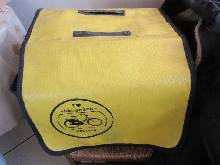 Fietstassen waterdicht met reflectoren in goede/nette staat, Vélos & Vélomoteurs, Accessoires vélo | Sacoches, Utilisé, Enlèvement