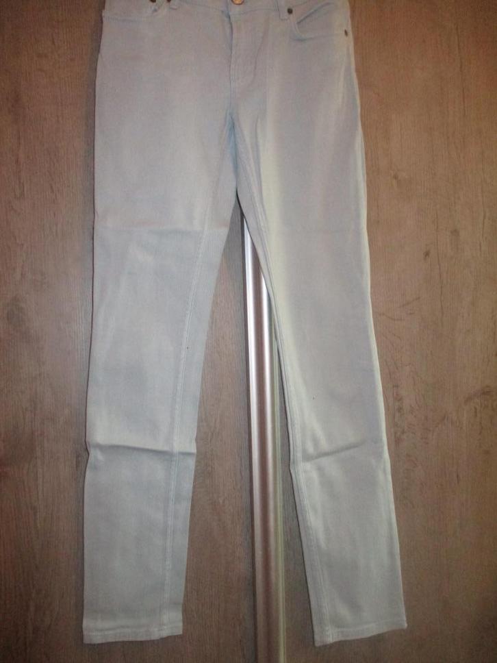 licht blauwe jeans Red Valentino maat 27 (34), Kleding | Dames, Spijkerbroeken en Jeans, Zo goed als nieuw, W27 (confectie 34) of kleiner