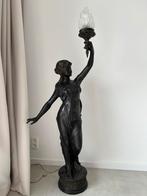 Brons beeld vrouw met fakkel, Ophalen, Brons