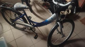 Meisjes fiets beschikbaar voor biedingen