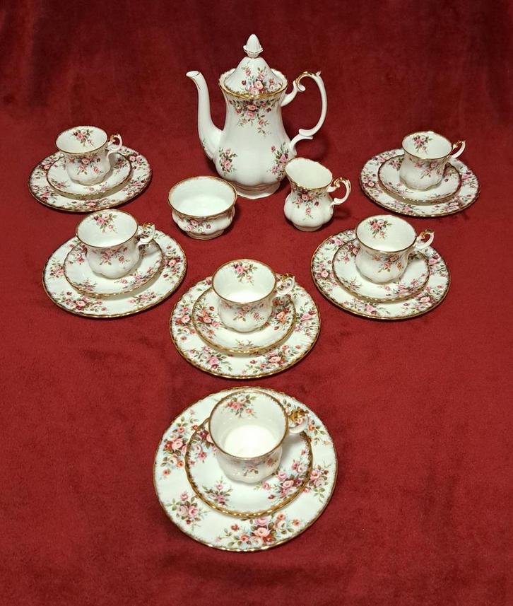 Royal albert, Antiek en Kunst, Antiek | Servies compleet, Ophalen of Verzenden