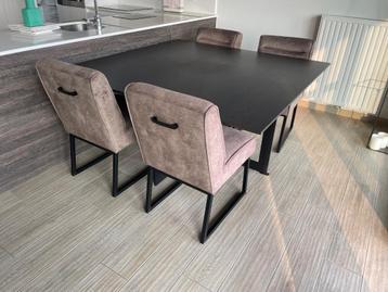 Eettafel met 5 stoelen  disponible aux enchères