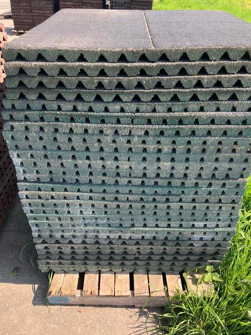 28 vochtdoorlatende rubberen matten 100x100x4,5cm, Dieren en Toebehoren, Stalling en Weidegang