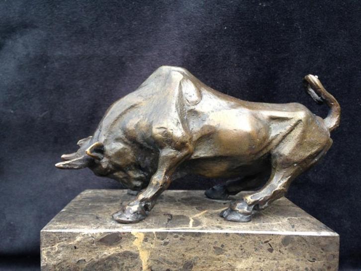 Bronzen stoere stier ( Wall Street) zuiver massief brons, Antiek en Kunst, Kunst | Beelden en Houtsnijwerken, Ophalen of Verzenden