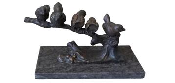 5 vogels op een tak sculptuur. beschikbaar voor biedingen