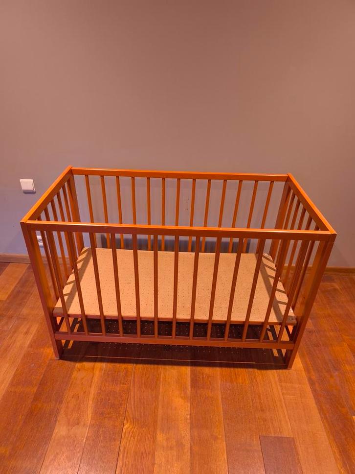 Parc/lit bébé en bois, Enfants & Bébés, Parcs, Réglable en hauteur, Enlèvement