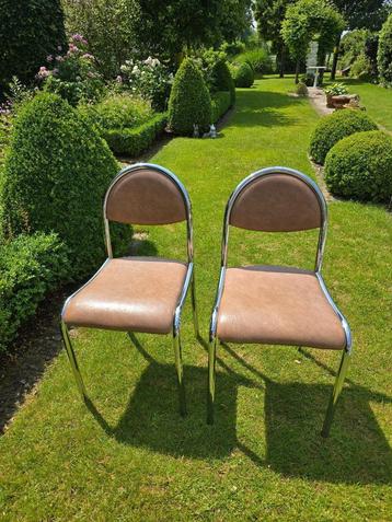 vintage stoelen beschikbaar voor biedingen