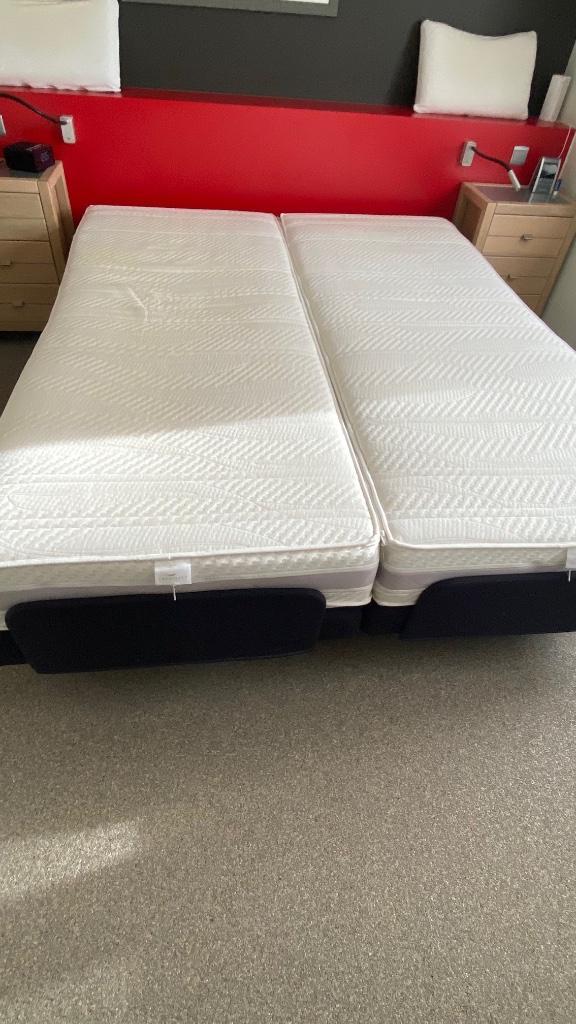 Jensen Vital boxspring dubbel bed elektrisch (+ matrassen), Huis en Inrichting, Slaapkamer | Boxsprings, Gebruikt, 180 cm, 220 cm