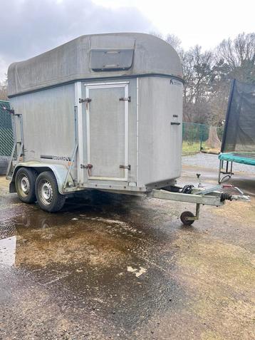 Hotra trailer, Dieren en Toebehoren, Paarden en Pony's | Trailers en Aanhangwagens, Ophalen, Gebruikt, Overige materialen, 2-paards trailer