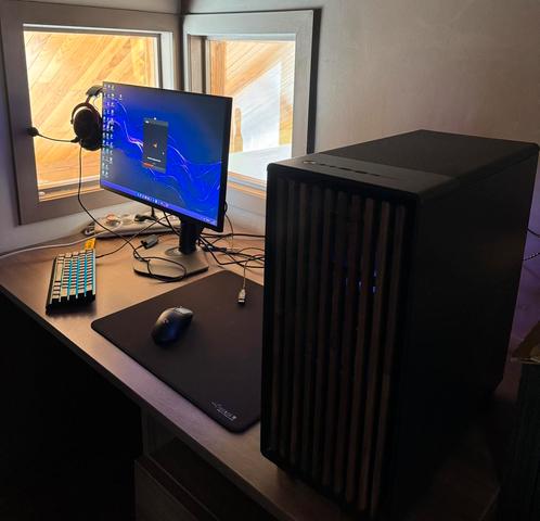 Gaming pc ryzen 7 7800X3D/ msi rtx 4070 gaming x slim 12G, Computers en Software, Desktop Pc's, Zo goed als nieuw, SSD, Gaming