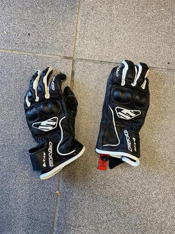 gants de moto pour enfants  disponible aux enchères