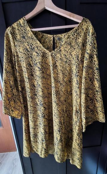 Prachtige zomerse tuniek beschikbaar voor biedingen