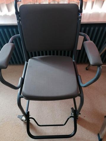 Toiletstoel  beschikbaar voor biedingen