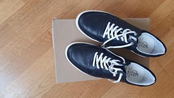 Chaussures homme T43 neuve 