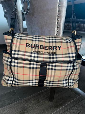 Burberry Vintage Check Flap Diaper Bag Luiertas beschikbaar voor biedingen