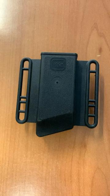 Porte chargeur en polymère de la marque Glock  disponible aux enchères