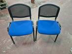 2 blauwe stoffen stoelen met zwarte netleuning (10€/st), Huis en Inrichting, Stoelen, Blauw, Twee, Gebruikt, Metaal