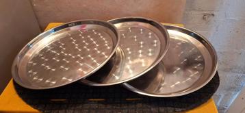 4 ronde plateaus beschikbaar voor biedingen