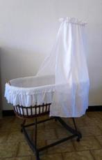 Berceau romantique en rotin fait main, Enfants & Bébés, Berceaux & Lits, Enlèvement, Comme neuf, Berceau