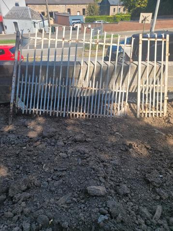 Oude smeedijzeren poort  beschikbaar voor biedingen