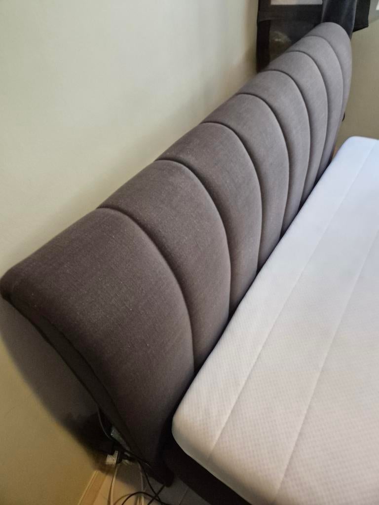 Lit 200cm  160cm matelas et tête de lit, Tissu, Queen size, Comme neuf, Enlèvement