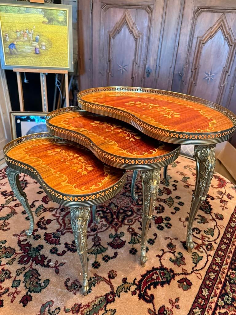 Bel ensemble de tables d'appoint anciennes, Enlèvement ou Envoi