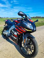 Aprilia Rs125 moto gp replica 3100 km nieuwstaat, Motoren, Motoren | Aprilia, LED Verlichting, 125 cc, 11 kW of minder, 1 cilinder