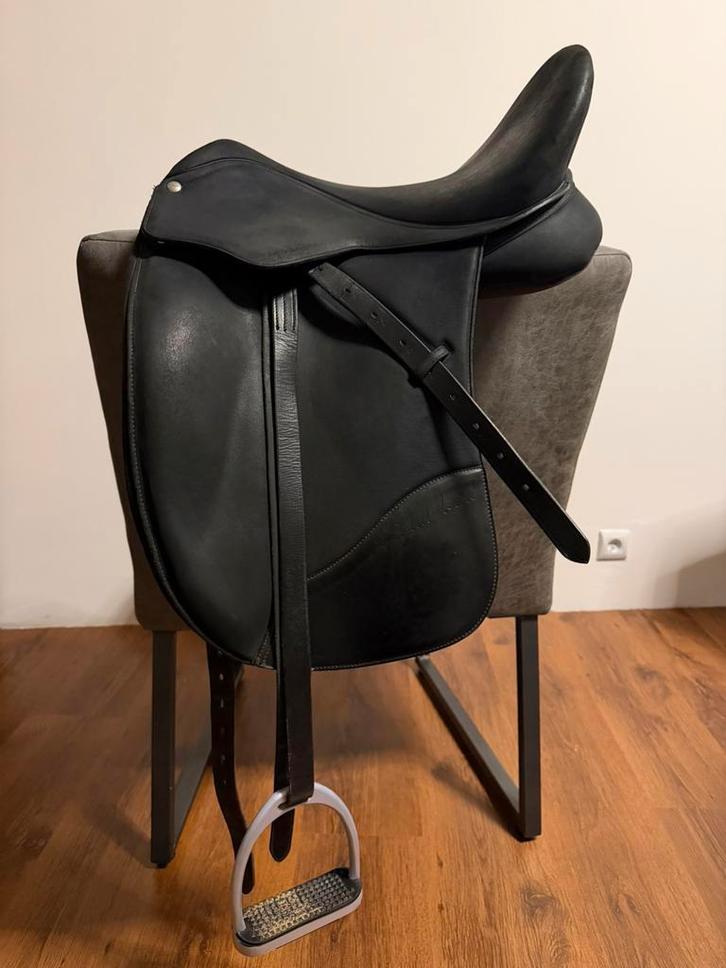 Wintec Isabell Dressuurzadel WIDE 16.5” CAIR, Animaux & Accessoires, Chevaux & Poneys | Selles, Dressage, Enlèvement