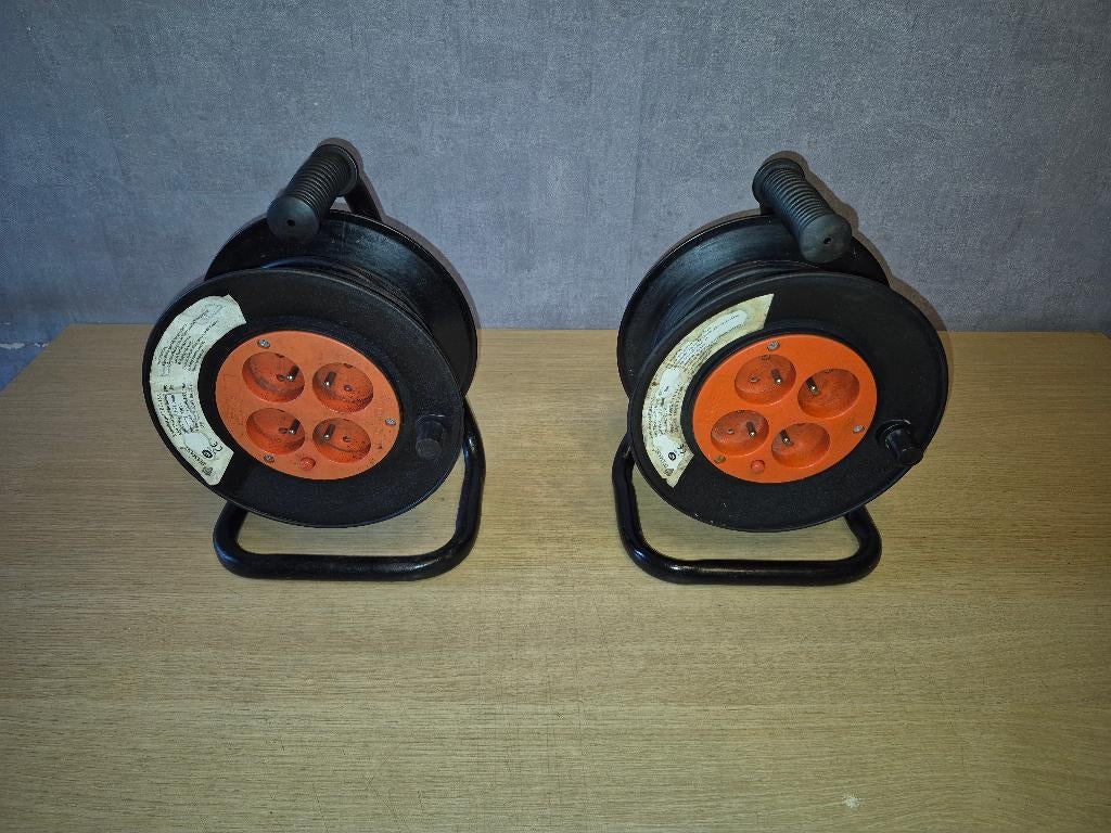 2 stuks 10 Meter Stroomkabel haspel,  3 x 1,5 mm 220v 4 stek, Ophalen, Gebruikt, Kabel of Snoer