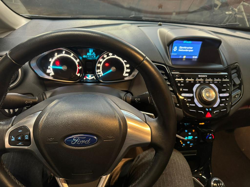 Ford fiesta 1.0 benzine, Auto's, Voorwielaandrijving, Euro 5, Stof, Zwart