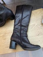 Donkerbruine hoge laarzen, maat 38, Tamaris, Kleding | Dames, Hoge laarzen, Bruin, Ophalen of Verzenden, Zo goed als nieuw
