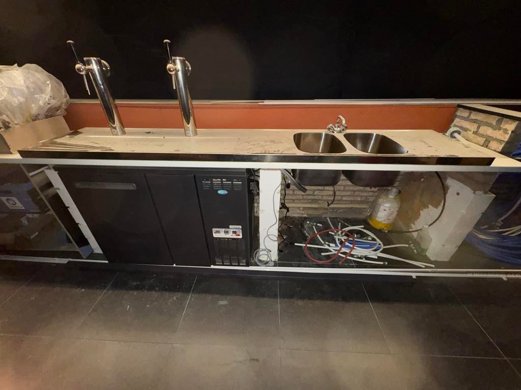 Professionele tapinstallatie + vatenkoeler + spoelbak (RVS), Ophalen