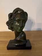 Bronzen beeld, Enlèvement