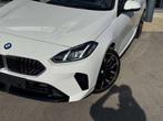BMW 1 Serie 120 i M Sport / LEER / CAM / BLINDSPOT / NAVI /, Auto's, Automaat, Gebruikt, Wit, Leder