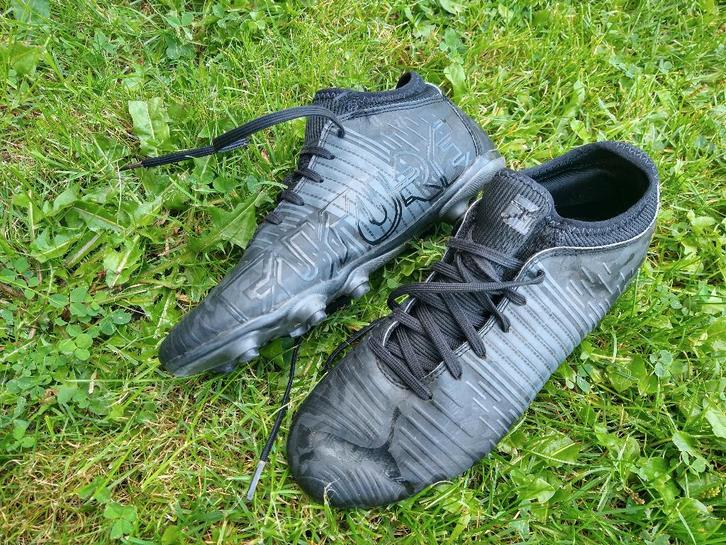 PUMA Future Z 4.1 FG/AG Eclipse - Zwart/Asfalt (maat 38), Sports & Fitness, Football, Comme neuf, Chaussures, Enlèvement ou Envoi