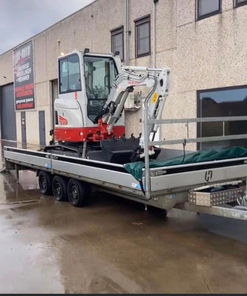 Takeuchi 325 graafmachine te huur!!, Articles professionnels, Agriculture | Outils, Enlèvement