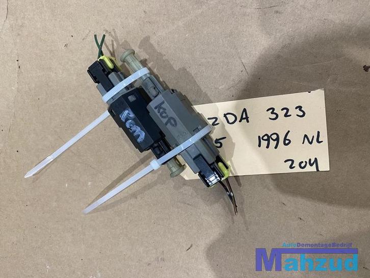 MAZDA 323 F Koppelingschakelaar remschakelaar 1994-1998, Auto-onderdelen, Dashboard en Schakelaars, Mazda, Gebruikt