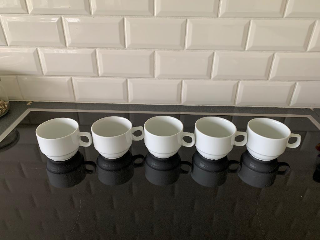 5 witte koffiekopjes, Ophalen, Zo goed als nieuw